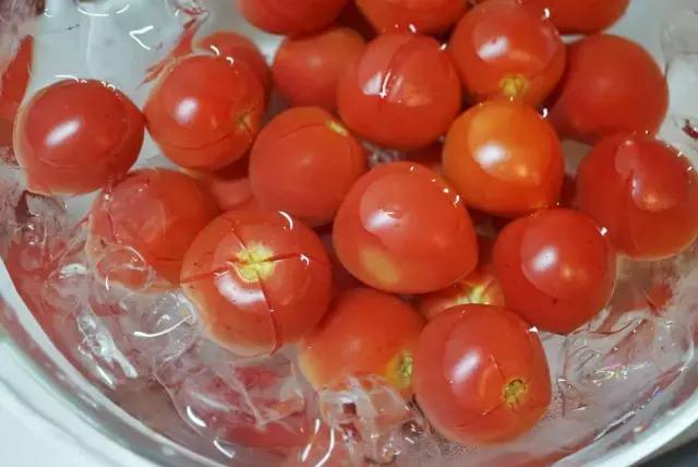 三伏天不吃饭也要买一件棉麻衫,三伏天不开空调吃饭一身汗