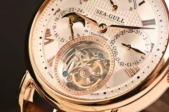 积家翻转系列背面刻字,积家翻转龙年