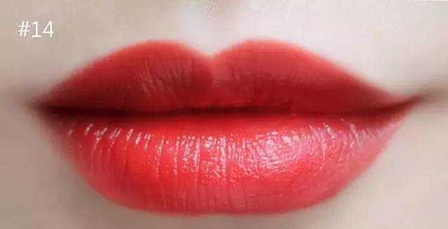 李一桐涂偏黑口红,李一桐唇纹