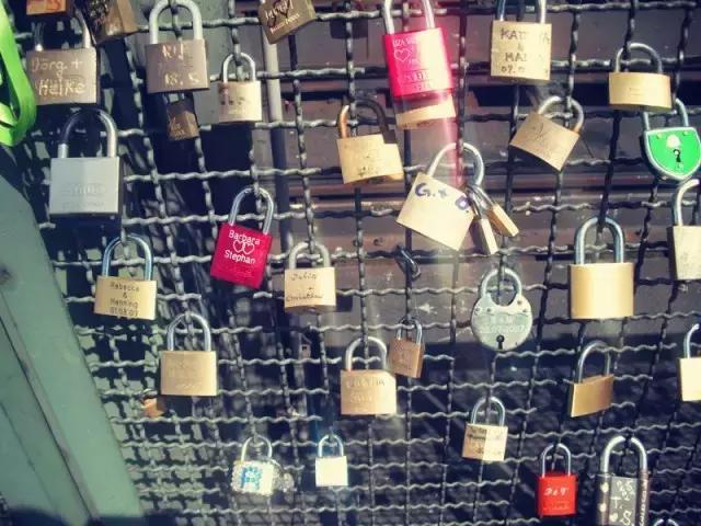 上帝视角俯瞰德国科隆大教堂,德国科隆大教堂效果图