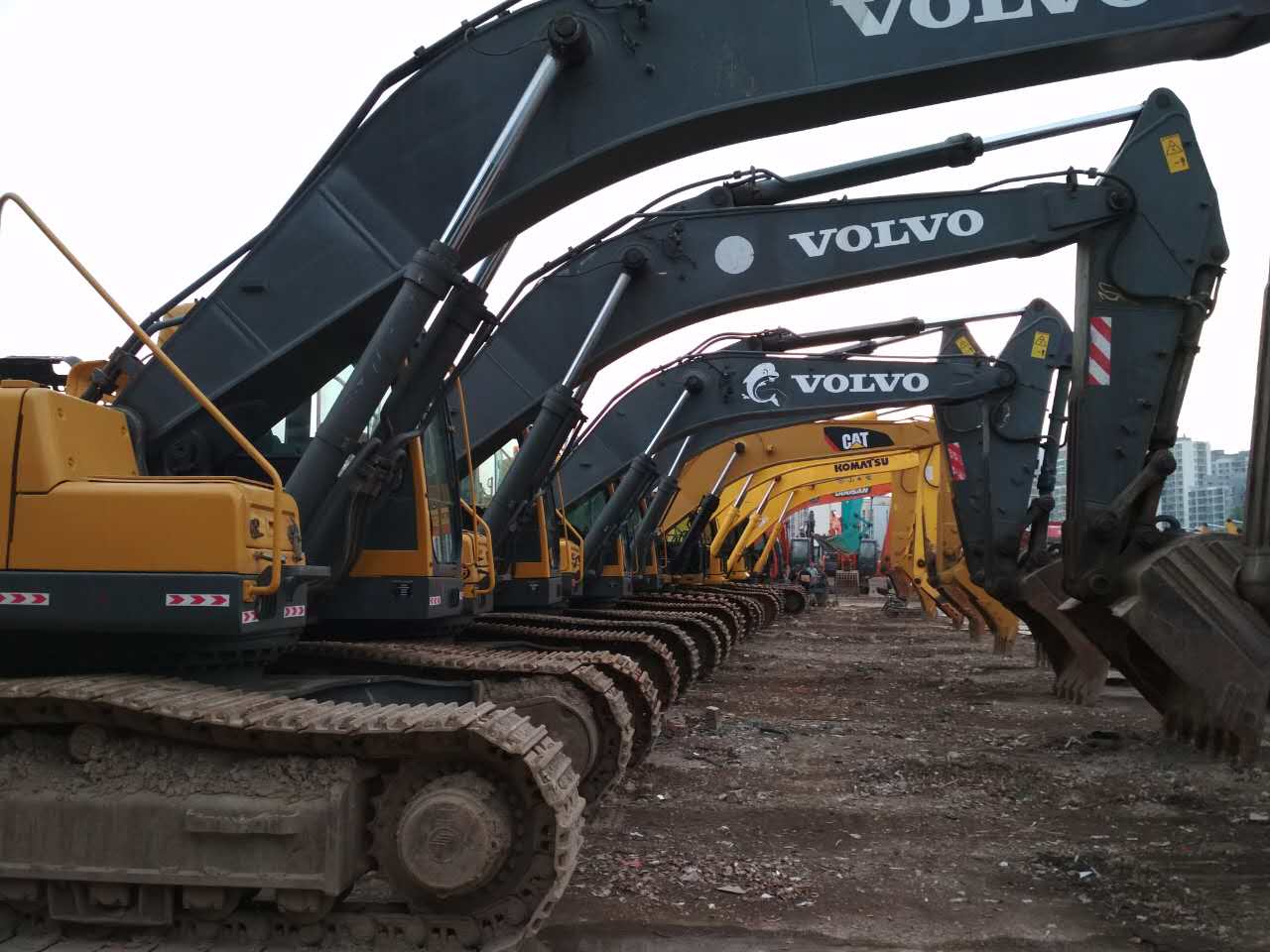 二手挖掘机现场实拍,二手挖掘机直击现场