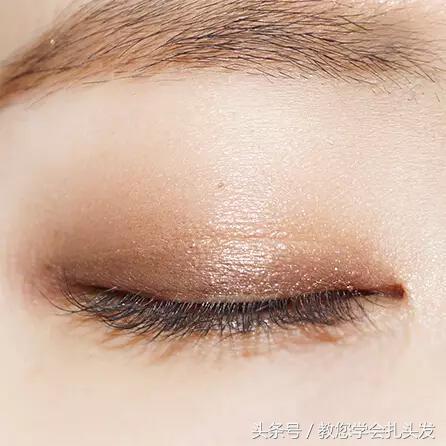 编发教程自己也可以扎鱼尾辫哦,编头发简单又好看鱼尾辫