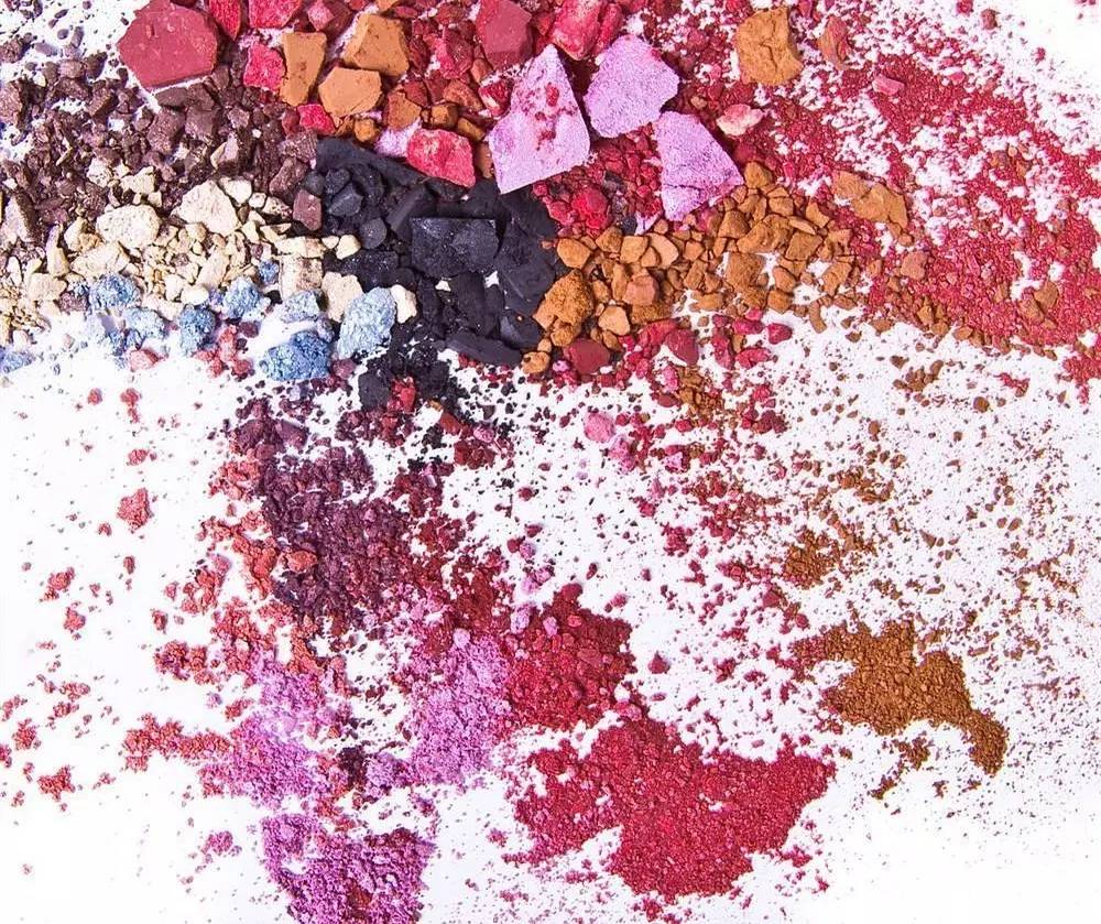 这个月用过的口红有点发霉,一年左右的口红发霉