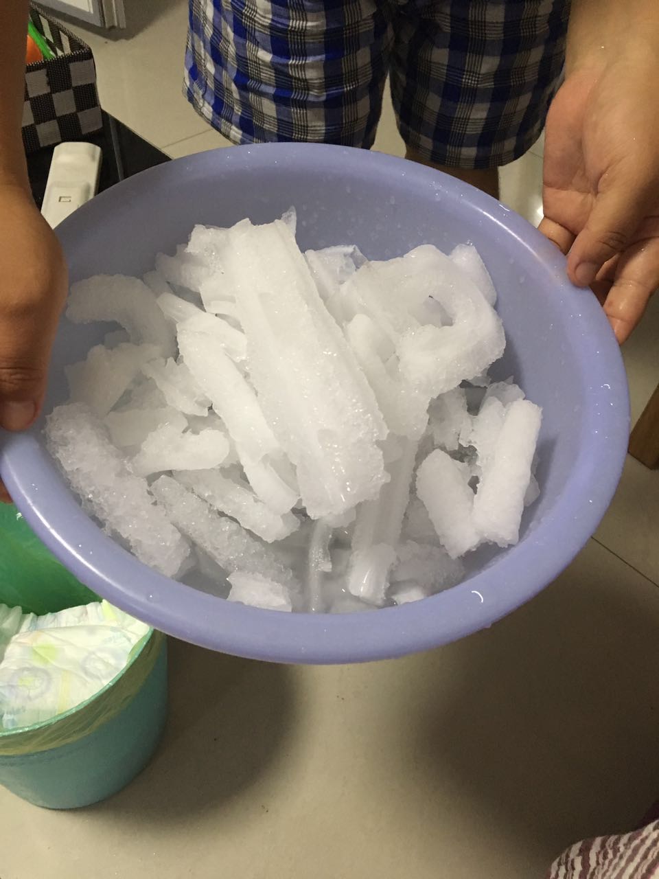 冰箱冷藏室积水反复维修不好,冰箱冷藏室底部积水是怎么回事