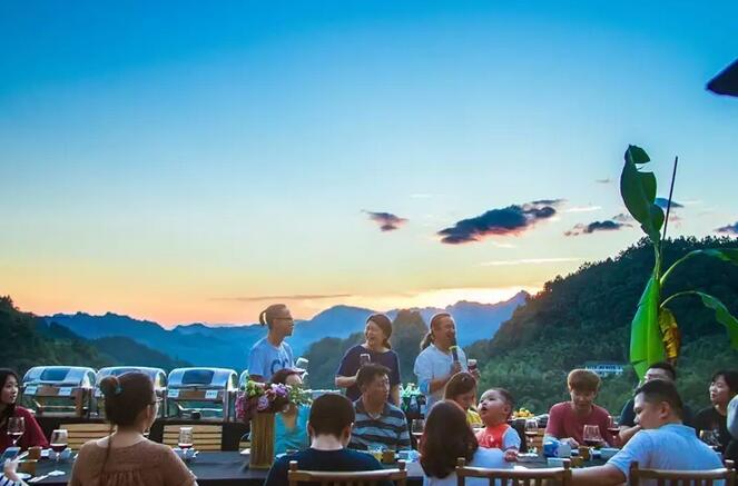 一对夫妻，在《阿凡达》的取景地，改造老宅，收获了完美的人生