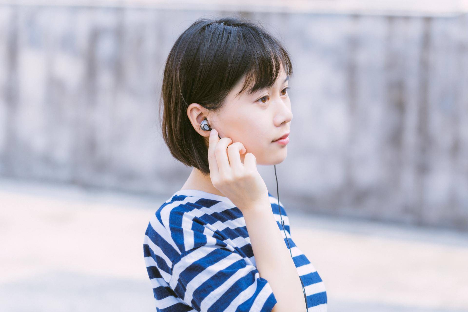 你信不信，魅蓝这Flow耳机的舒适感，总让你忘记一件事