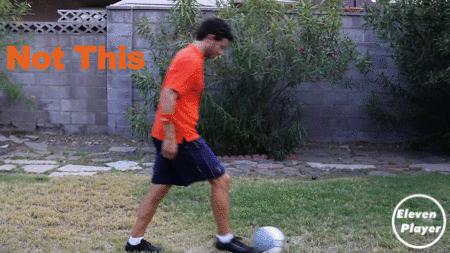 带球时怎么抬头看人,带球总是不抬头怎么办