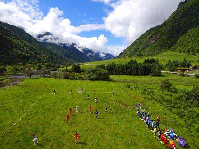 四姑娘山高山草甸,四姑娘山雪山草甸