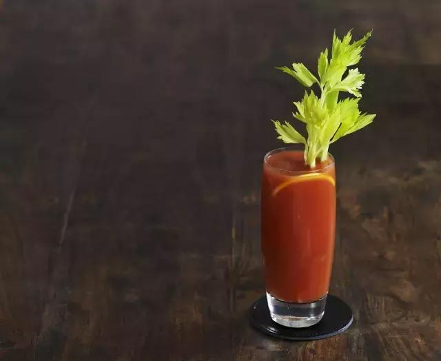 女生适合喝什么鸡尾酒比较有品味,最适合女生的10款鸡尾酒