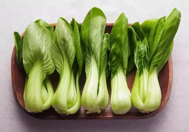 自家阳台上种的无公害绿叶菜,绿色蔬菜的种植方式是什么