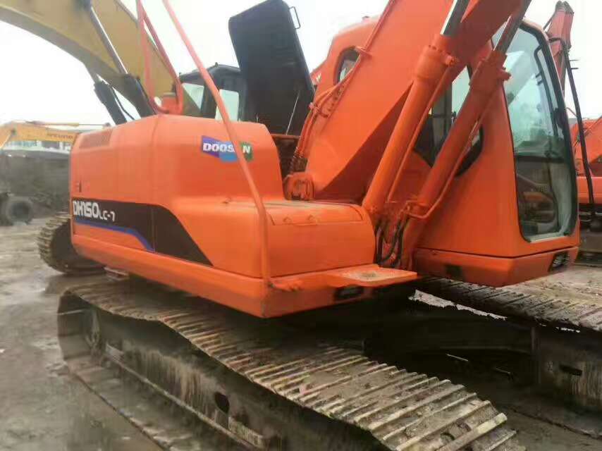 二手挖掘机现场实拍,二手挖掘机直击现场