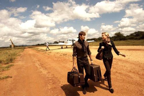 lv有帆布包吗,lv一个包成本