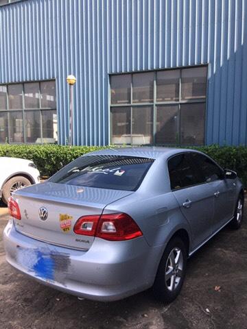 宝来起步转速2000左右正常吗,宝来起步轻点油门转速高怎么回事