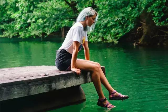 无论狂风暴雨还是烈日炎炎，穿上Teva都能从容面对！