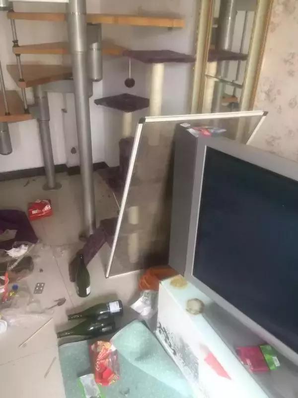 小伙把新房租给90后漂亮的女生,男子把房子租给一个女生