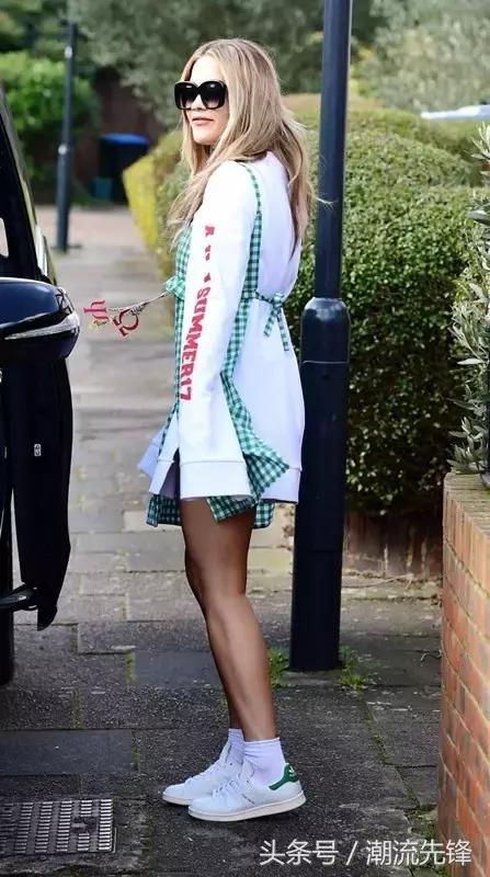 杨幂2021年春款小白鞋,杨幂一双最爱穿的国产鞋