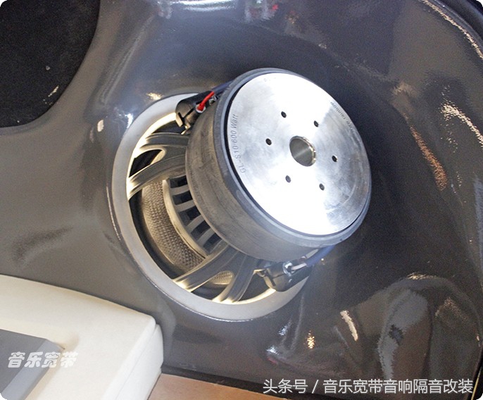 新款奔驰c级改装包围套件,2022奔驰c级音响改装方案