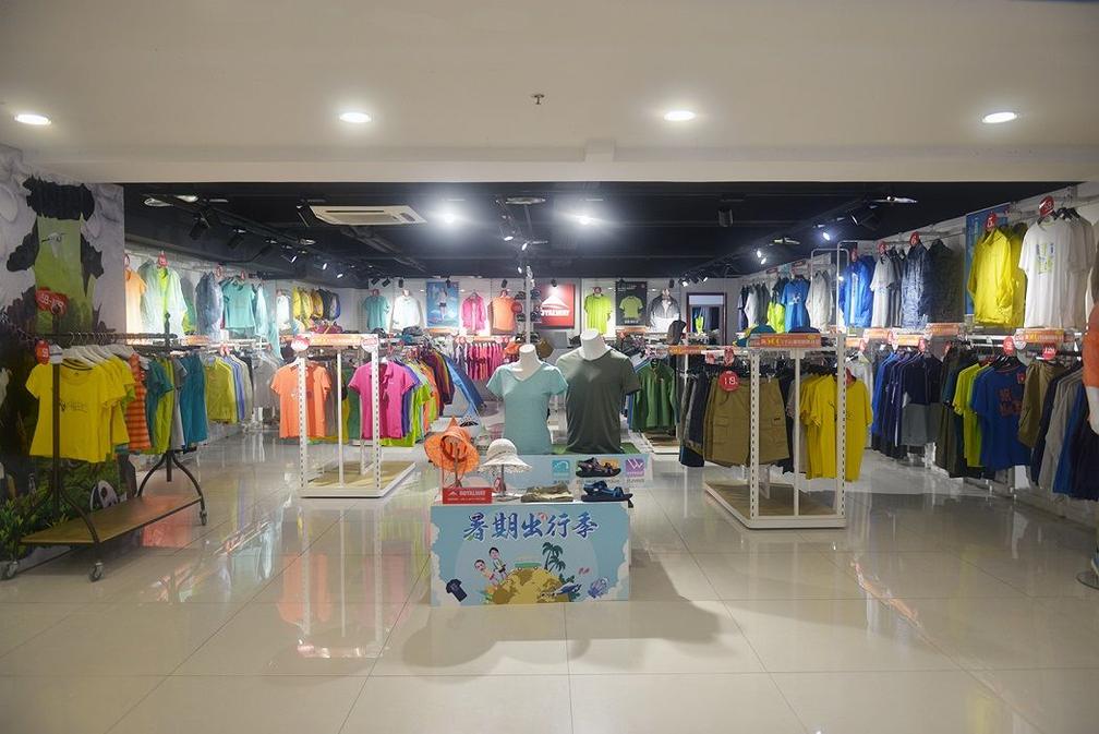 夏季旅游攻略中必不可少的装备,在南坪商都可以一站备齐