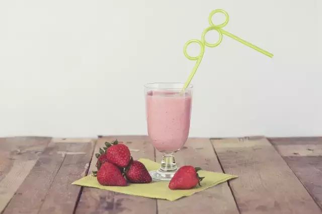 女生适合喝什么鸡尾酒比较有品味,最适合女生的10款鸡尾酒