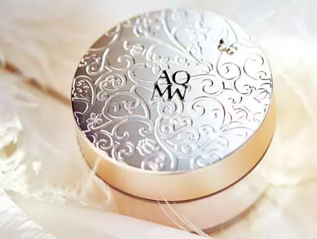 6款人气蜜粉扫去你夏季的一脸“油光”