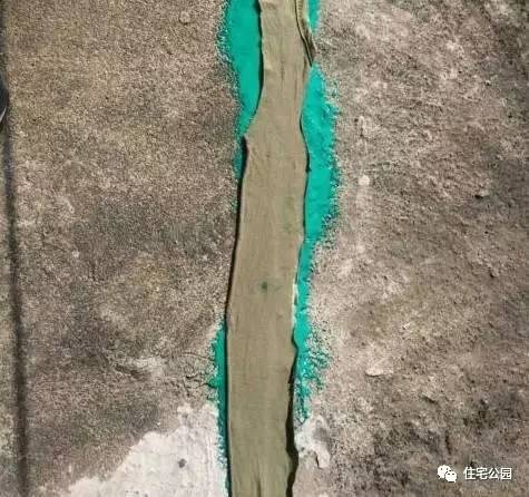 屋顶漏水怎么修补最简单的方法,房顶漏水用水泥补