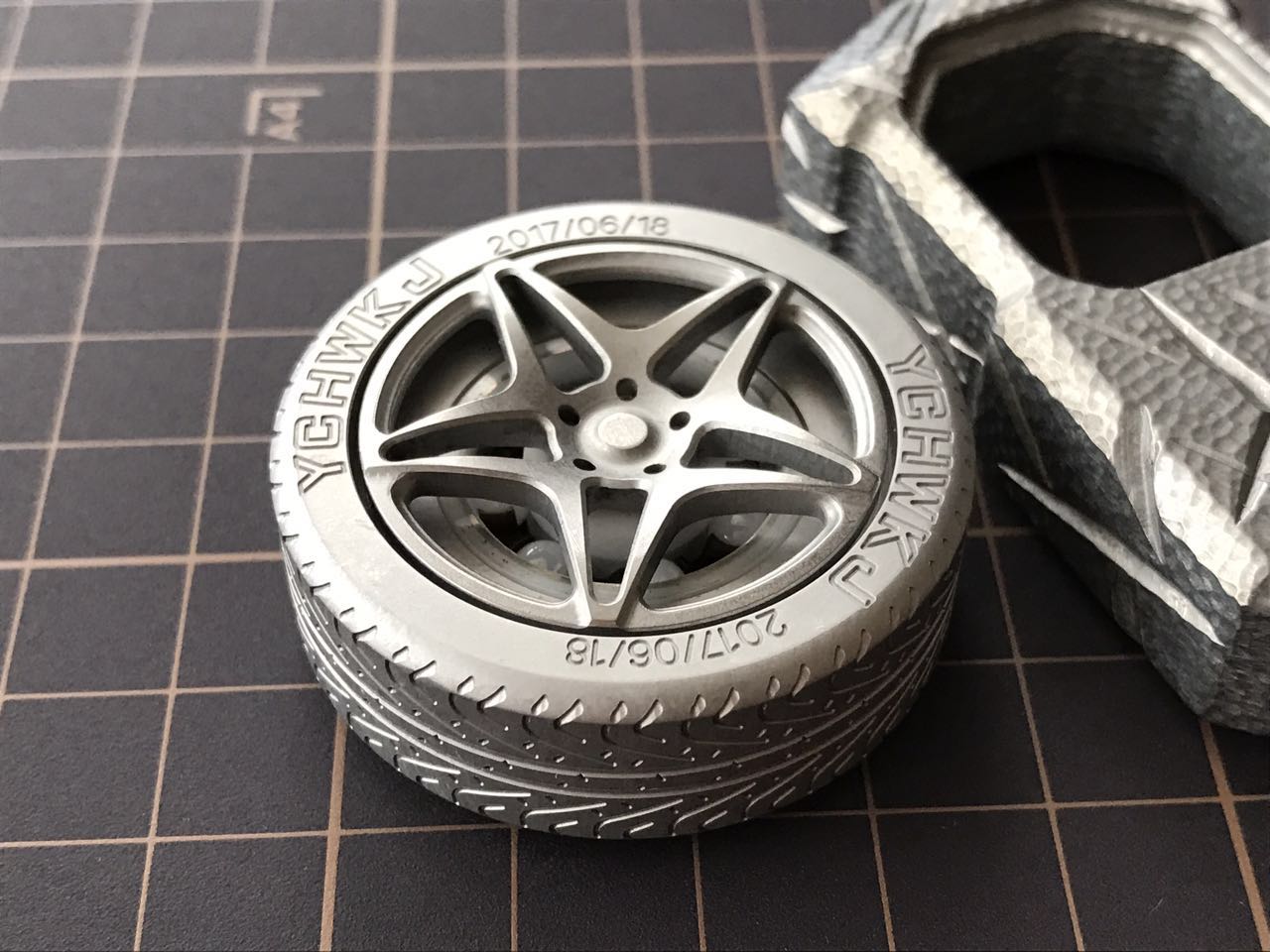 教你自制指尖陀螺,手工制作指尖陀螺