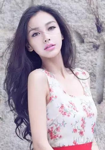 上班打扮小点还是成熟点好,上班look整套