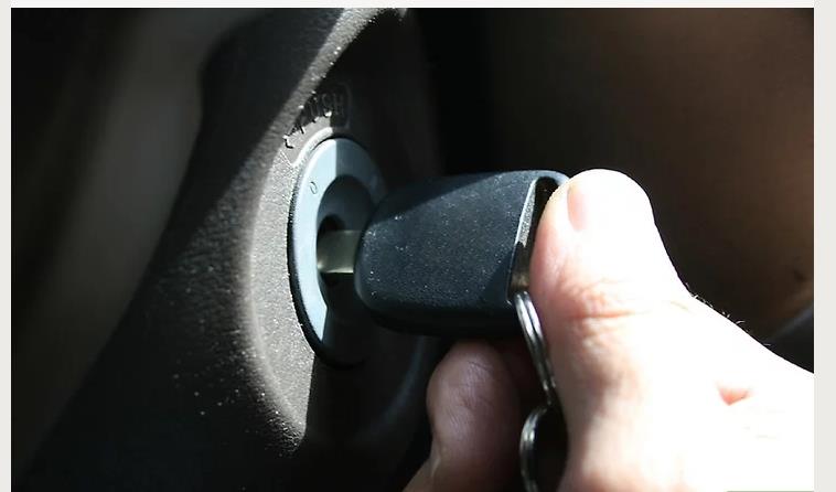 更换汽车蓄电池要换原装的吗,汽车更换蓄电池断电和不断电区别