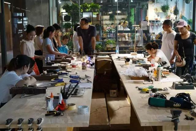 鑸屽皷涓婄殑鍗楅棬,鑸屽皷涓婄殑鍗楅棬缇庨鍥㈣喘