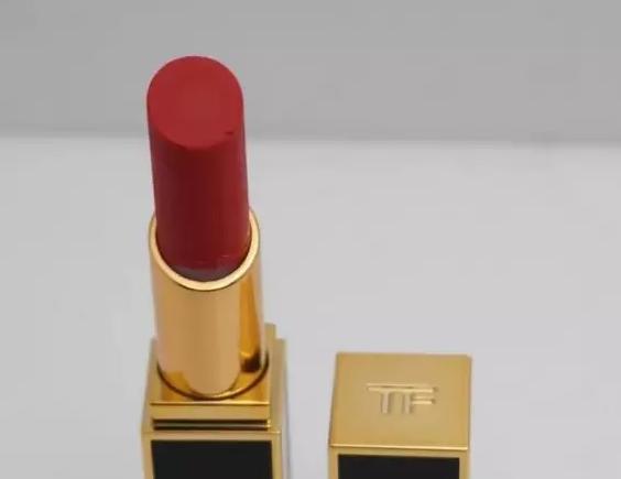 黄皮怎么选口红ysl,黄皮适合的口红显白大牌