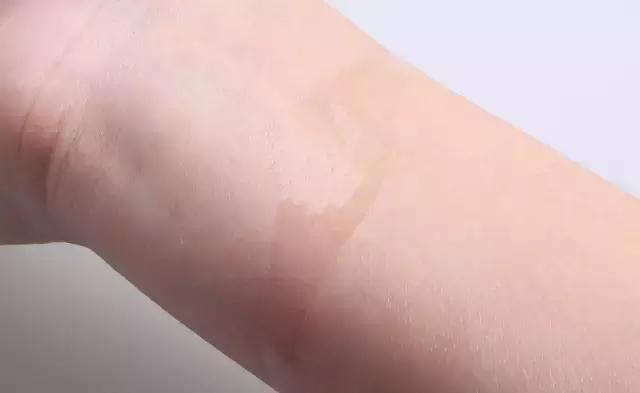 卸妆油卸妆膏卸妆水哪个不伤皮肤,卸妆油卸妆膏哪个用得慢