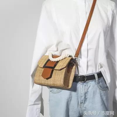 最近很火的草编包,比较定型的草编包