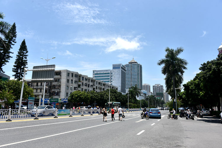 北海不礼让行人不扣分的视频,广西北海礼让行人监测点