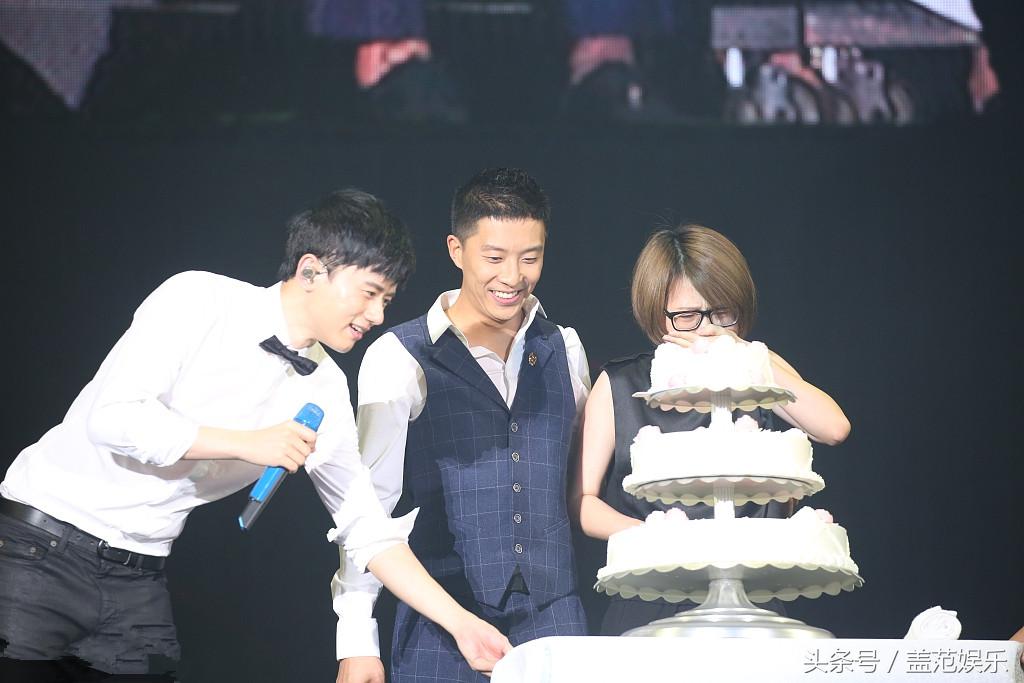 张杰演唱会求婚策划完整版,张杰演唱会求婚小伙原视频