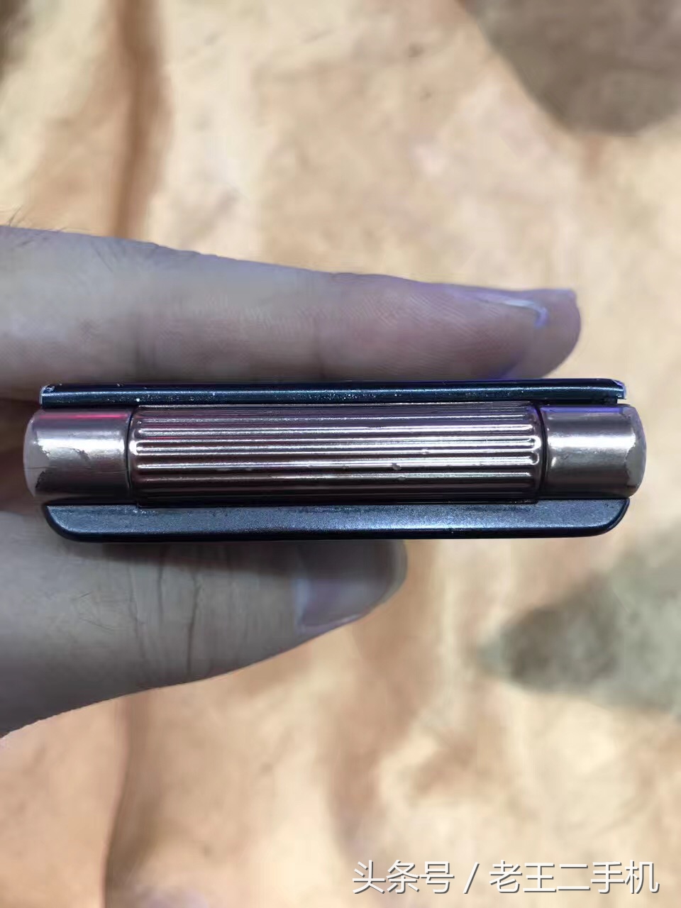 三星翻盖二手手机清仓处理便宜,二手三星手机值得入手吗