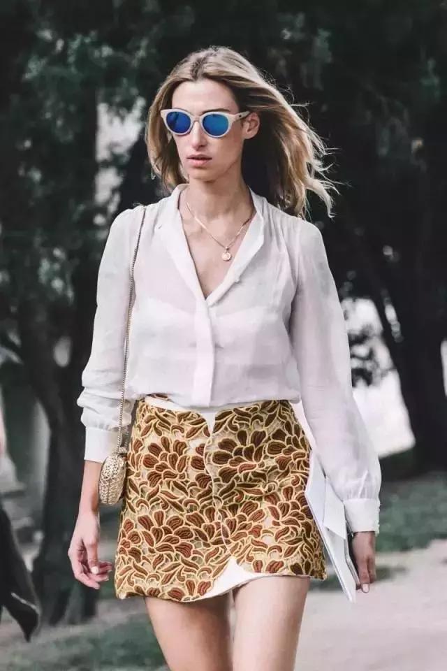 衣服上身太露领口太大怎么办,衣服太露用什么遮挡肩膀