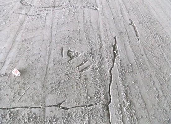 水泥地坪雨天潮湿怎么处理,水泥地面防潮的最佳方法