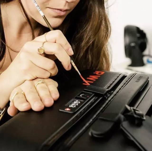 1家实体店2年卖出100,000+的行李箱，到底有啥牛逼的？