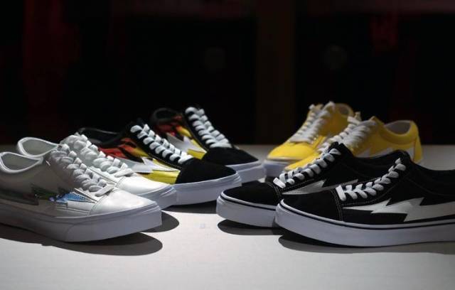 杨幂，金小妹都爱的“假VANS”，为何却有八倍价钱差距？