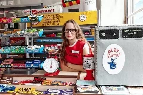 这家店9000件商品全是假货,人们却争相购买