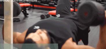 胸肌各个部位哑铃训练方法,最好的哑铃胸肌训练动作