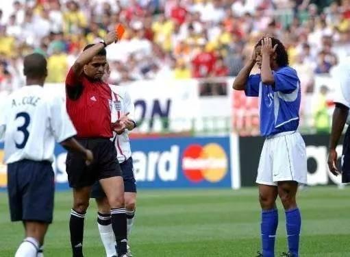 齐达内和贝克汉姆红牌,那些被红牌罚下的球星