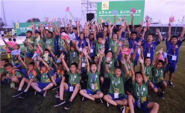 阳光少年聚赛场激情飞扬展风采,和平精英开幕式亮点