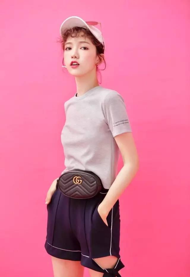 你花1000块买的包，背上却像卖菜的