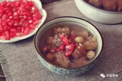 即将收获的石榴既美观又美味,又大又红的石榴真好吃