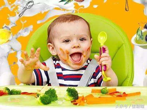 怎么训练一岁的宝宝吃饭,一岁半开始训练自己吃饭