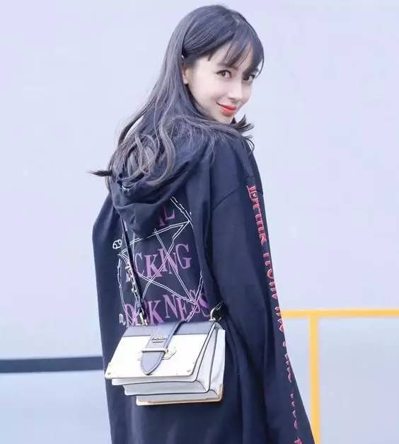 赵丽颖和杨幂白西装,别人家的男友