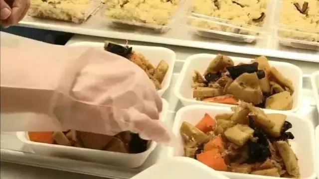 GJSAY光晶说：欠债8000万，老夫妻开一家小超市，年赚7