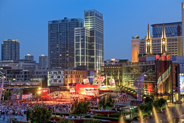 宁波中心地标天一广场15岁啦,哪张照片勾起你的回忆?