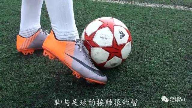 c罗短时间踢出电梯球教学,足球比赛c罗射门教学